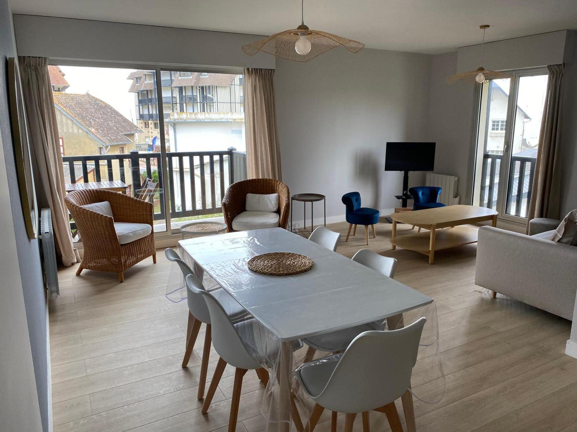 Appartement 65M2 Avec Balcon Vues Partielles Mer A 150M De La Plage Et Centre, Wifi Et Parking Prive Blonville-sur-Mer Exterior photo